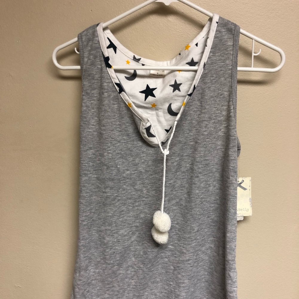 NWT Gray star print tank